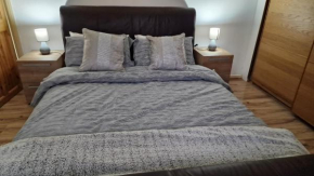 Comfortable 2 bedroom house with free parking and great transport links
